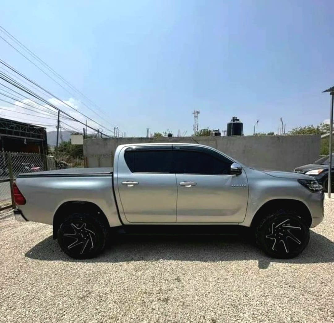 Camioneta Toyota Hilux 2025 - Servicio Ejecutivo