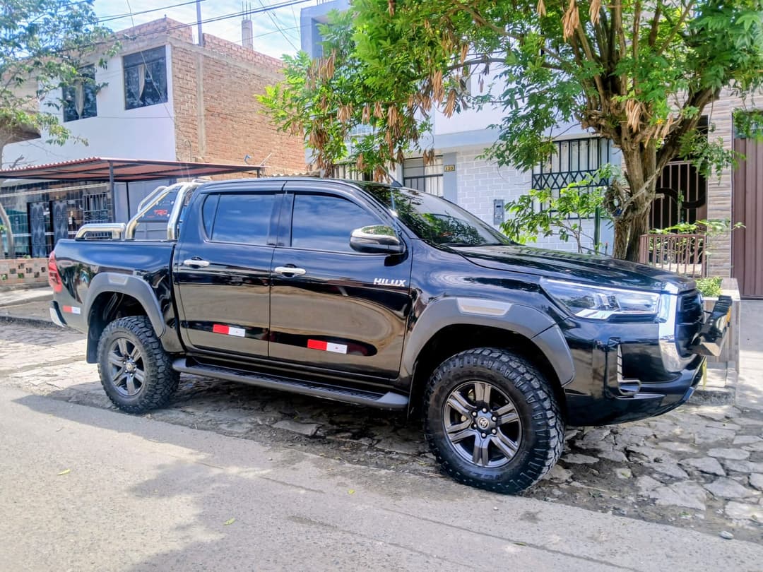Toyota Hilux 2025 - Servicio Especial