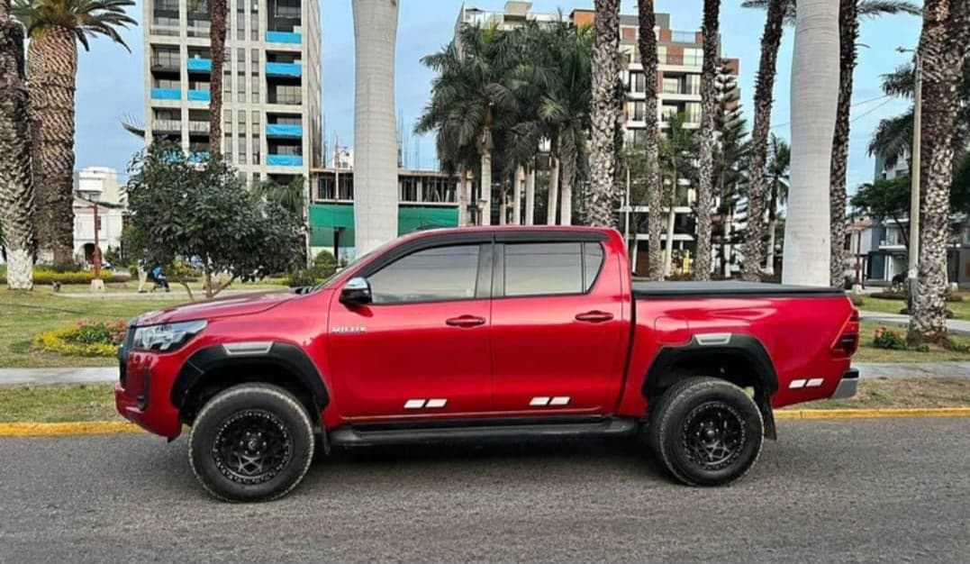 Camioneta Toyota Hilux 2025 - Servicio Turístico